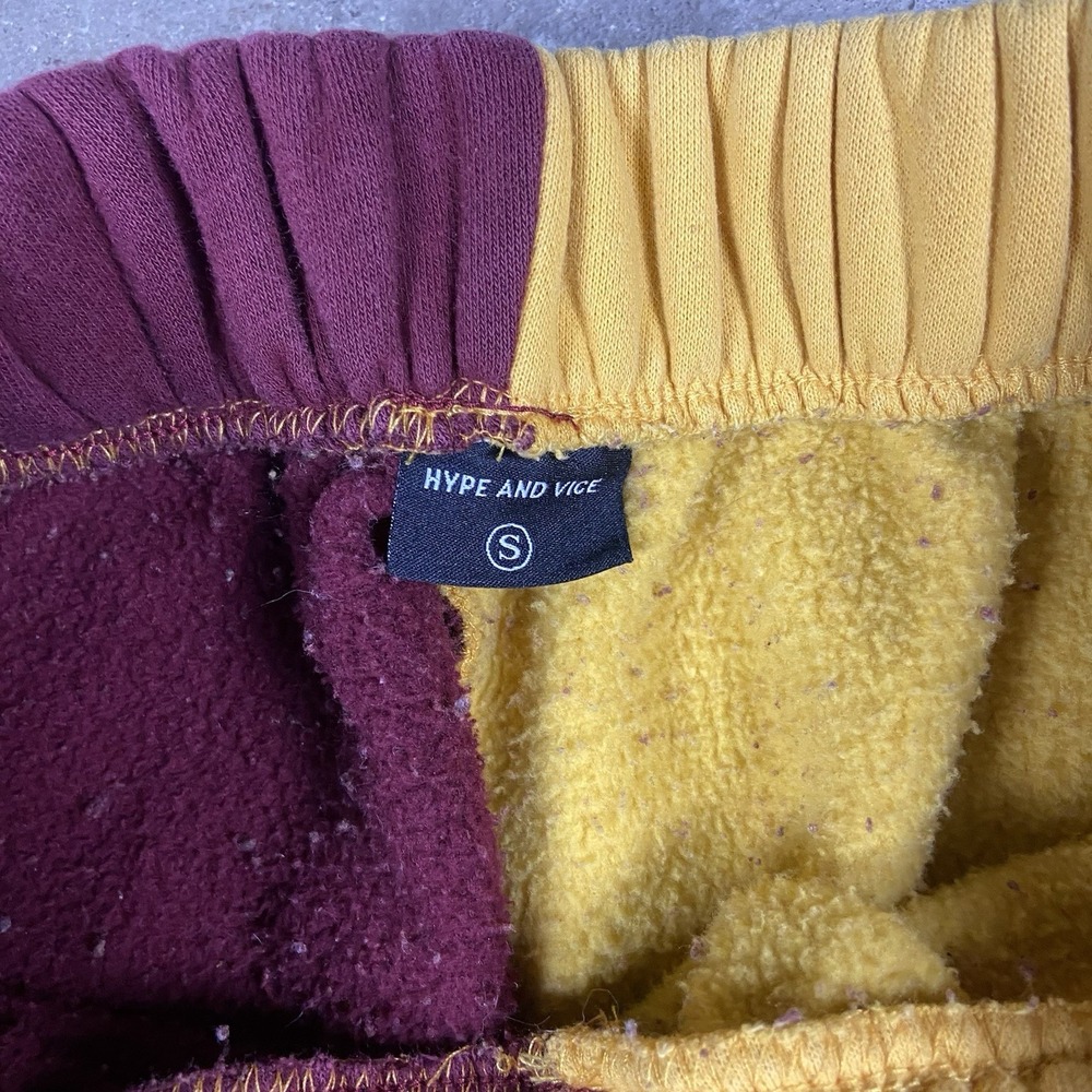Central Michigan University Sweatpants Size Small Maroon Yellow Chippewas NCAA - Picture 2 of 7